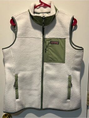 Vineyard Vines Women’s Sherpa Fleece Vest in White & Olive